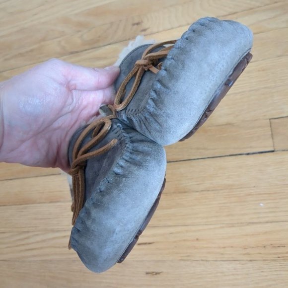 Ugg Moccasin Slip On Leather Sheepskin Blue Gray Size 8 - Picture 4 of 8